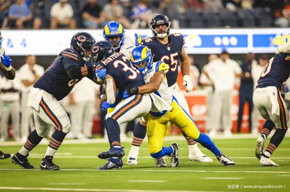 组图：CBA俱乐部杯广厦击败天津 塔克飞身暴扣