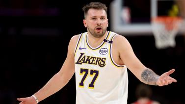 NBA：湖人险胜火箭 詹姆斯砍下35分